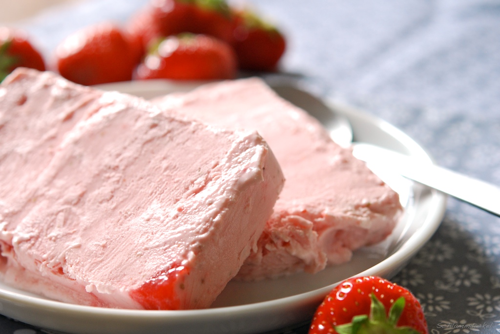 Erdbeer-Mascarpone-Eis – Schlammdackel